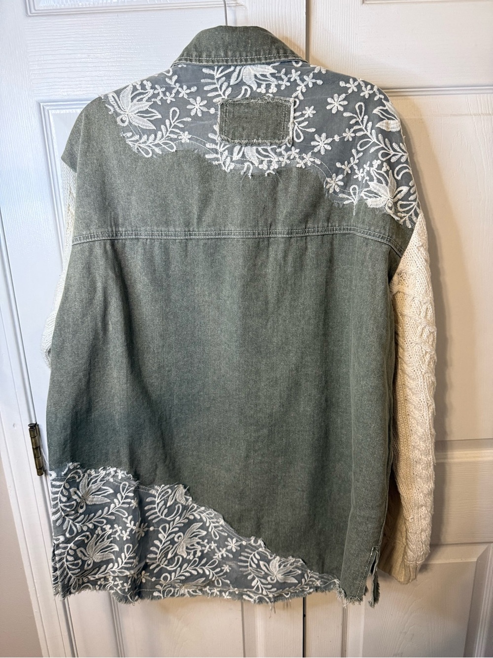 POL Olive Green & Cream Button-Up Mixed-Media Shacket - Picture 3 of 3